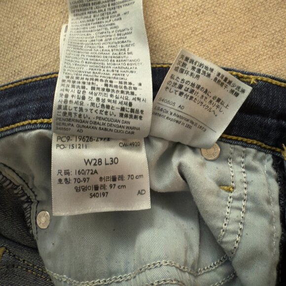 Two Pairs of Levi's Skinny Jeans (Sizes 28 & 29) - Picture 6 of 11